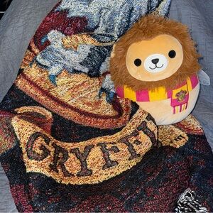 Squishmallows Gryffindor Plush & Tapestry Blanket Set